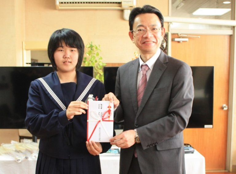 豊田合成、愛知県立一宮聾学校へ物品を寄贈