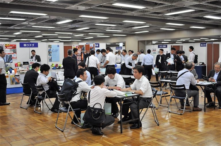 東部商組が第6回商品展示説明会を開催