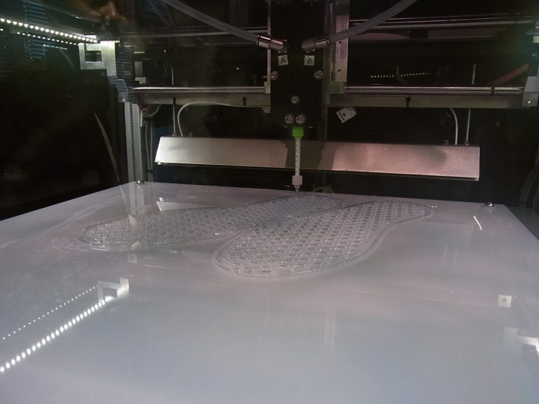ダウ、3Dプリントによるカスタマイズシューズに素材提供