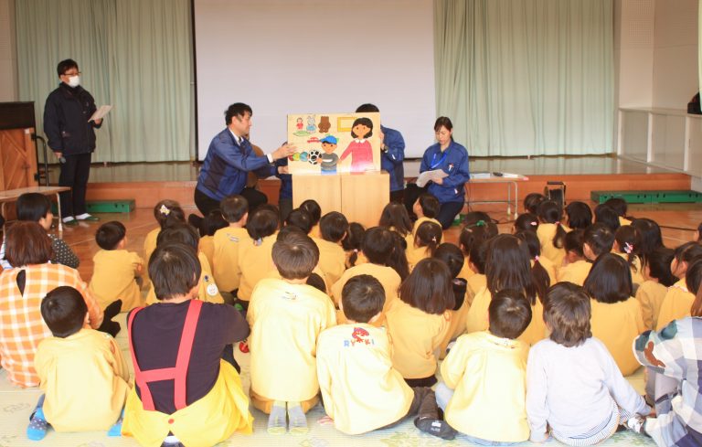 豊田合成、地元の保育園・幼稚園で交通安全教育