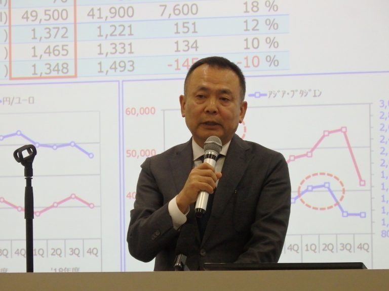 日本ゼオン、エラストマー素材事業は増収減益