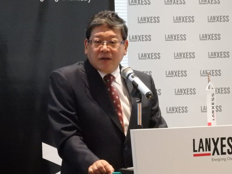 ランクセス、特殊化学品に事業の焦点