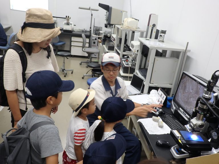 バンドー化学、子ども参観日を開催