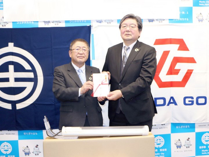 豊田合成、岩手県宮古市と宮城県山元町にLED防犯灯を寄贈