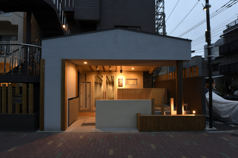 ヤマカミが「蕎麦　山の上」をオープン