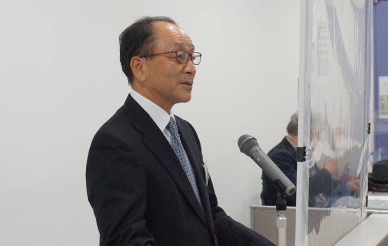 関西ゴム技術研修所、2カ月遅れの入学式