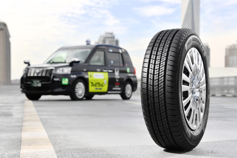 横浜ゴム、トヨタ「JPN TAXI」向けオールシーズンタイヤ本格発売を開始