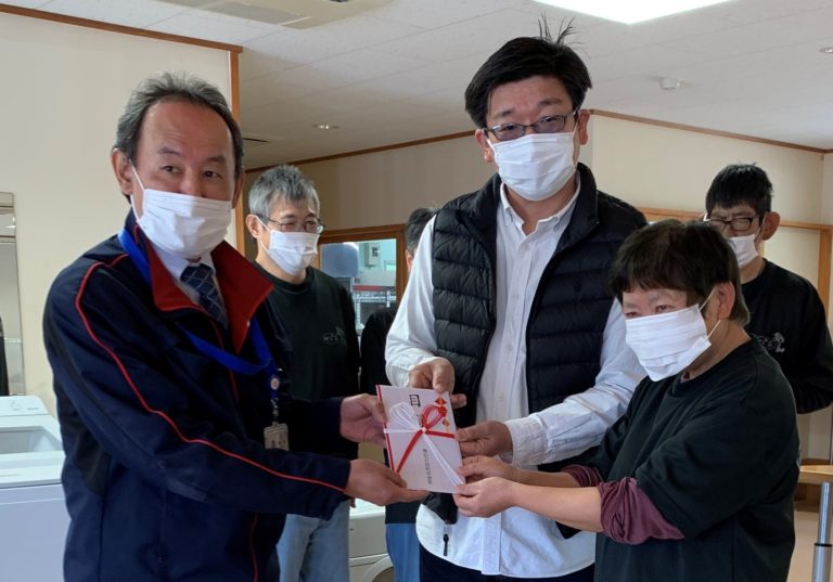 豊田合成、福祉施設に物品を寄贈