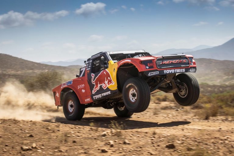 TOYO TIRE、「SCORE BAJA 400」でサポートチームが総合優勝