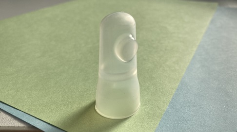錦城護謨×近畿大学、化粧用指型シリコーンパフ「ゆびパフ」を企画・開発