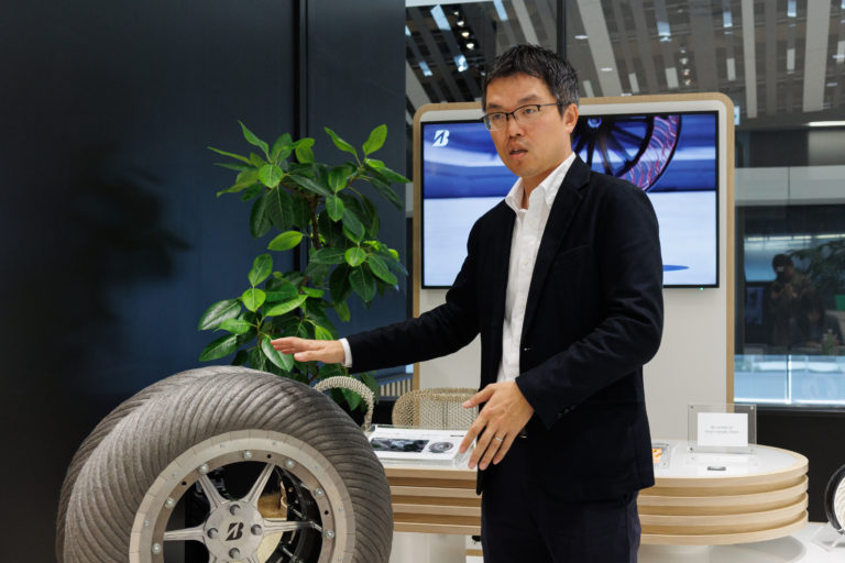 ブリヂストン、「国際宇宙探査ミッション」に挑む月面探査車用タイヤ