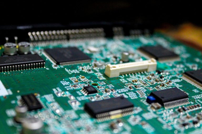 フッ素ゴムシート需要に回復の兆し、半導体製造装置への需要上向き