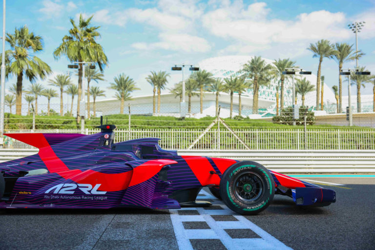 横浜ゴム、UAEで開催される自律走行車レースに「ADVAN」レーシングタイヤを供給
