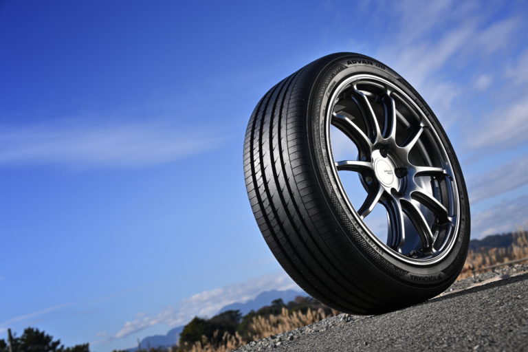 横浜ゴムのプレミアムコンフォートタイヤ「ADVAN dB V553」