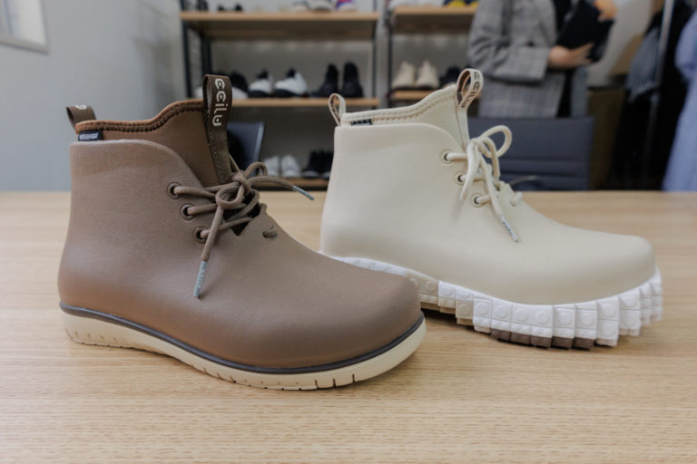 チル・ジャパン、シューズ1足に対し約15杯分のコーヒー粕を再利用―遊び心と機能性を両立したサステナブルなコーヒーシューズ