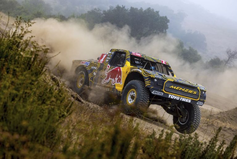 TOYO TIRE、「SCORE BAJA 1000」参戦チームを「OPEN COUNTRY」でサポート