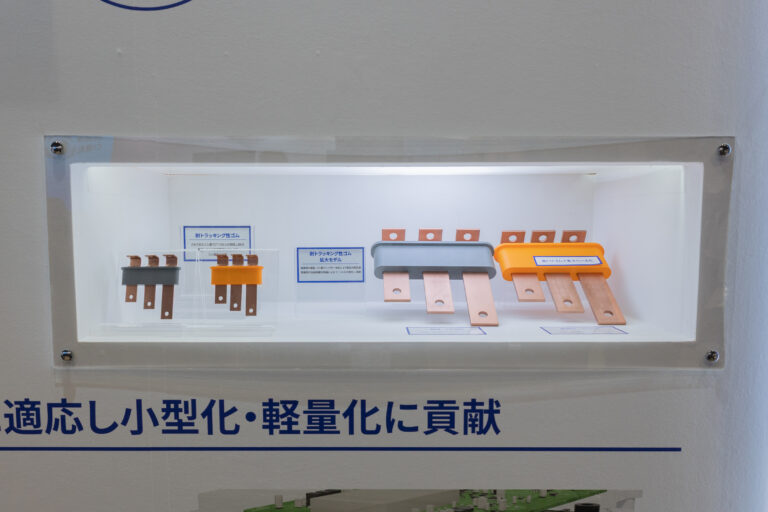 NOK、耐トラッキング性ゴムを出展