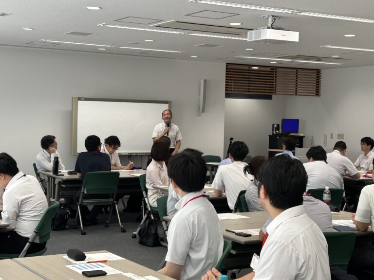 西部ゴム商組、中堅社員研修を開催
