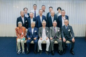 ゴム子年会、解散式を開催