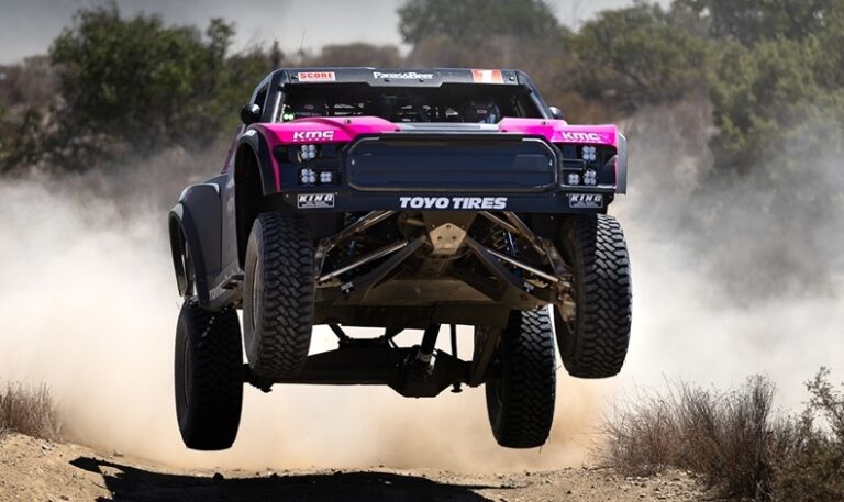 TOYO TIRE、「SCORE BAJA 1000」参戦チームを「OPEN COUNTRY」でサポート