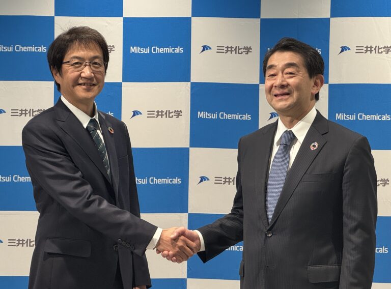 三井化学、社長交代会見を開催