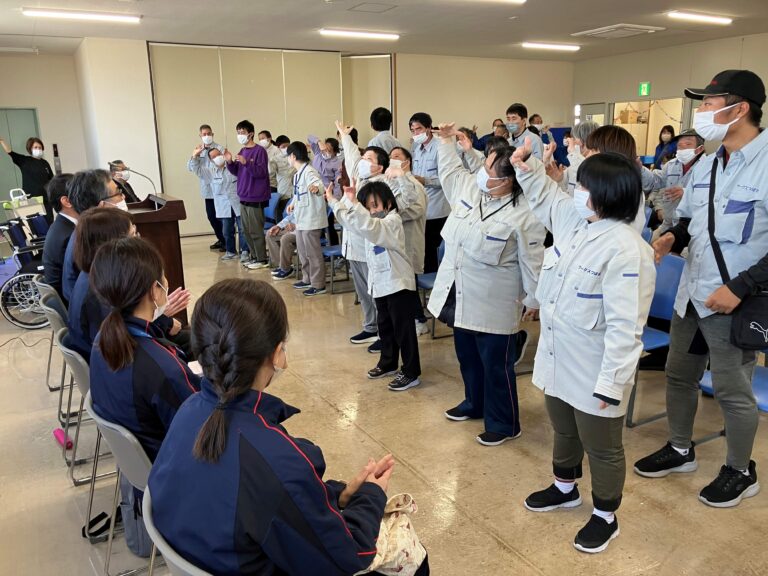 豊田合成、福祉施設に物品を寄贈