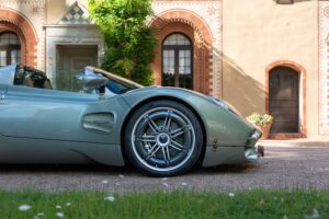 ピレリ、CYBER TYREがパガーニ・ウトピア・ロードスターで1,500kmを走行