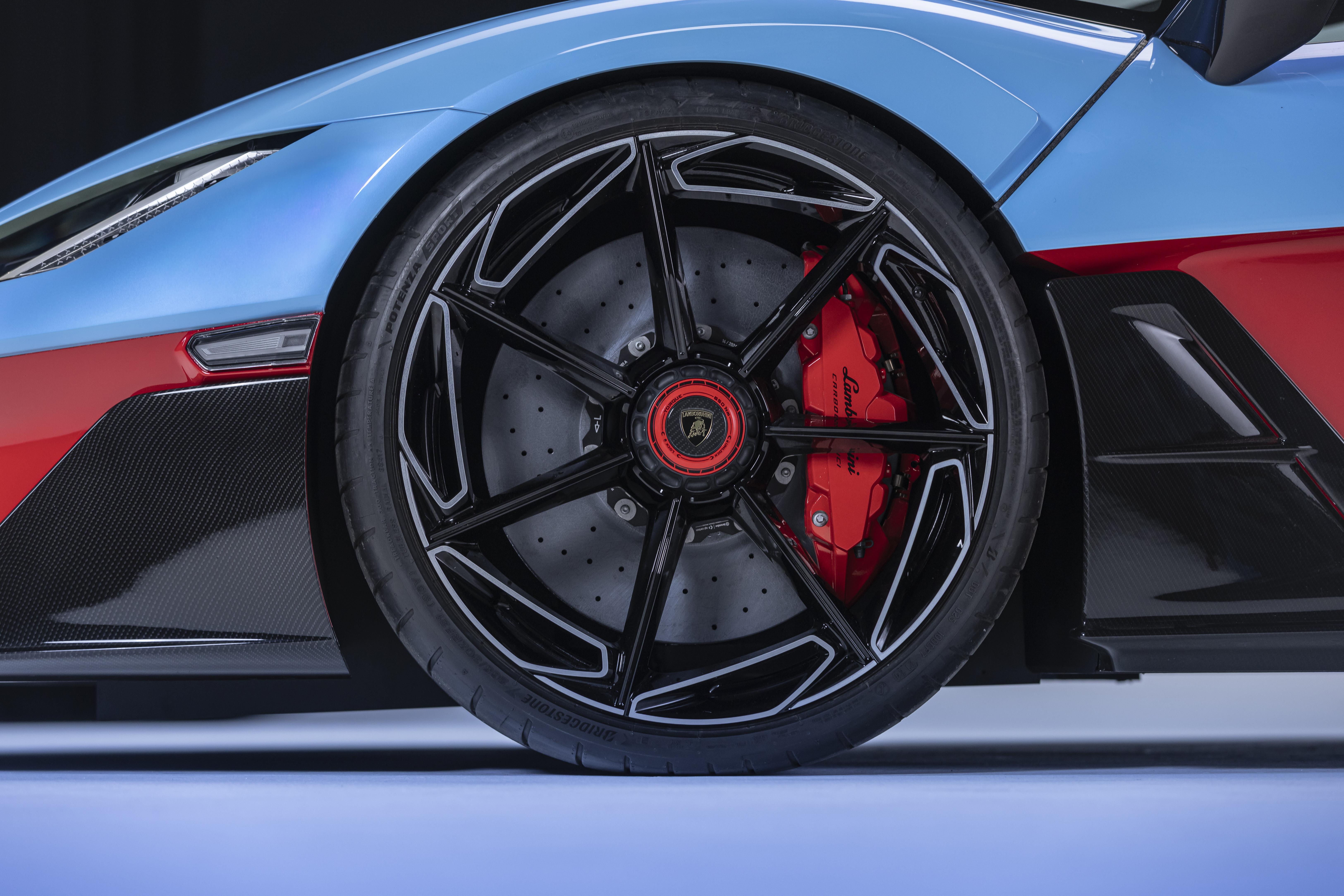 ブリヂストン、ランボルギーニ「Fenomeno Roadster」に単独納入 | ゴム
