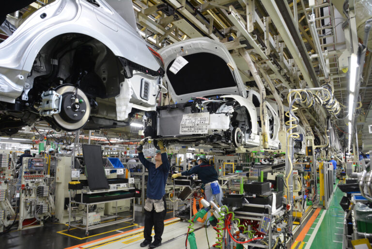 国内自動車メーカーが操業停止