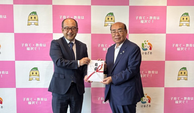 豊田合成、交通安全横断旗を稲沢市の小中学校へ寄贈
